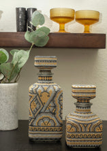 Load image into Gallery viewer, Huichol Decanter - Oro