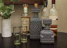 Load image into Gallery viewer, Huichol Decanter - Negro