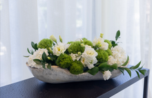 Load image into Gallery viewer, Large White Onyx Canoe