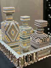 Load image into Gallery viewer, Huichol Decanter - Oro
