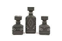 Load image into Gallery viewer, Huichol Decanter - Negro