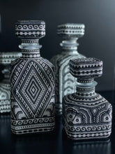 Load image into Gallery viewer, Huichol Decanter - Negro