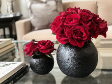 Load image into Gallery viewer, Isabel Talavera Vase in Black