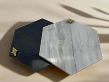 Load image into Gallery viewer, Marble - Cheeseboard w/ Bug
