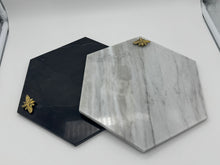 Load image into Gallery viewer, Marble - Cheeseboard w/ Bug
