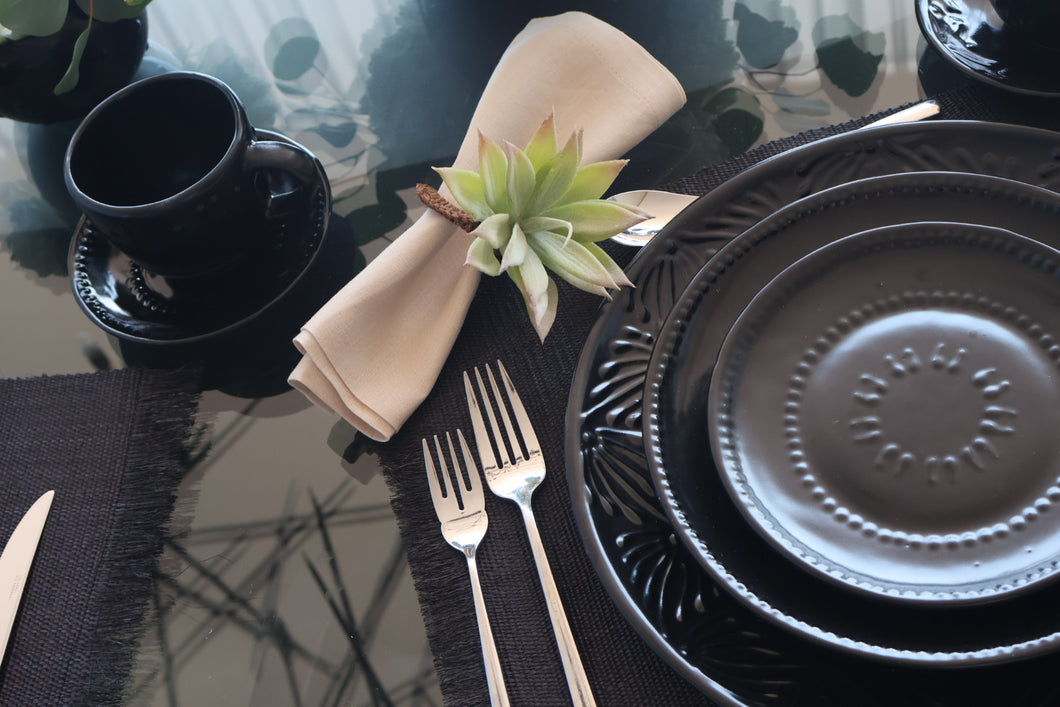 Luna Negra Dinnerware